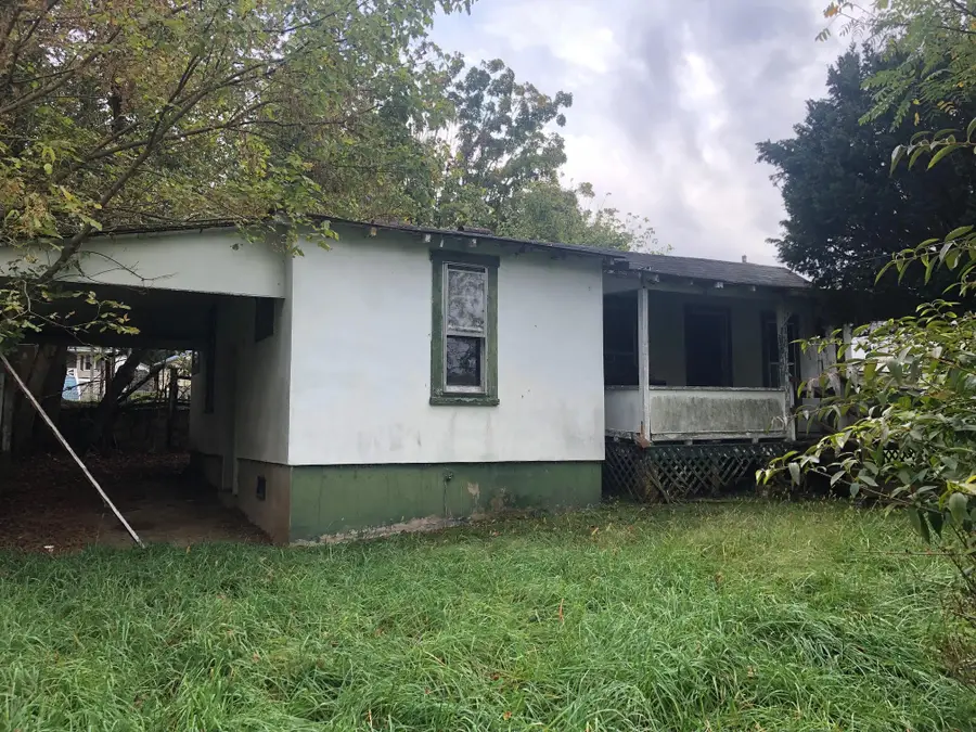 211 E Marshall St, Covington, VA 24426 - #2