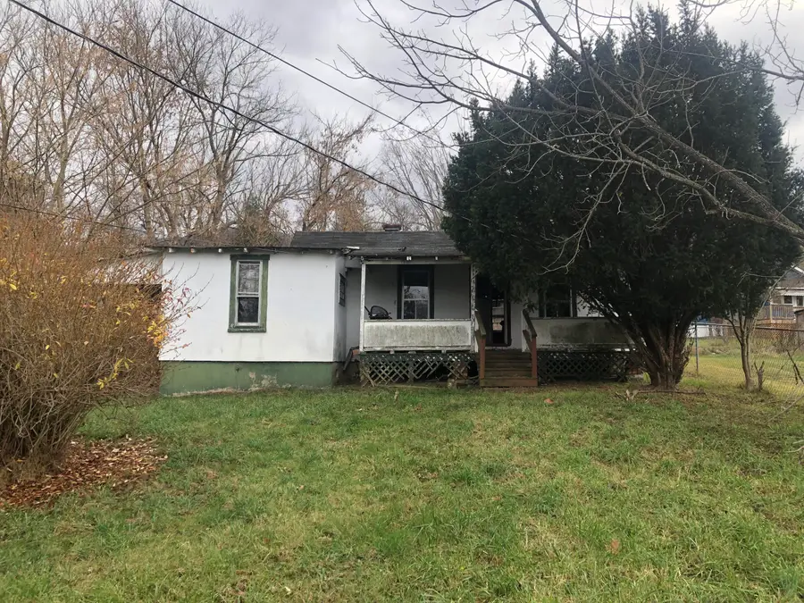 211 E Marshall St, Covington, VA 24426 - #3