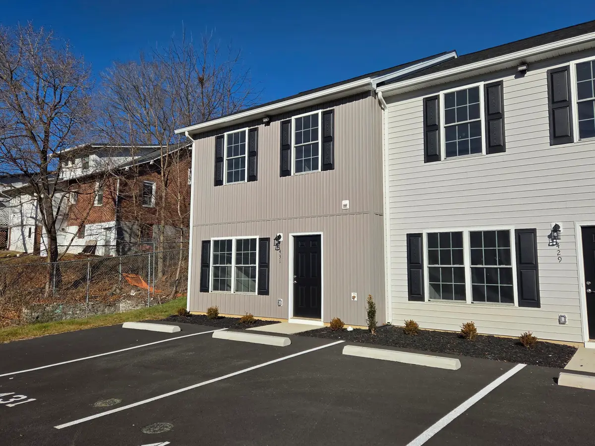 431 N Washington Ave, Pulaski, VA 24301 - #1