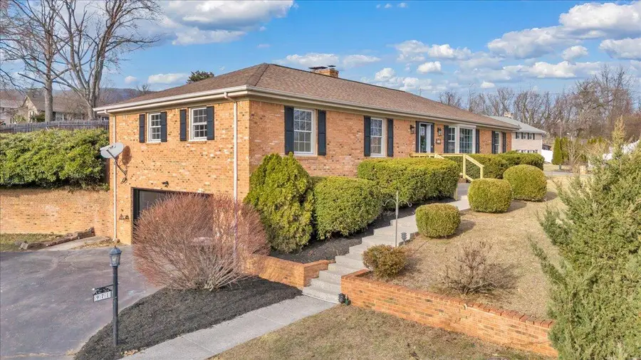 971 Stonegate Dr, Salem, VA 24153 - #3