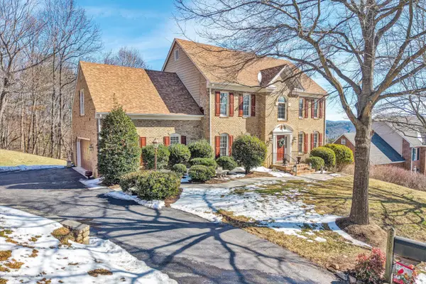 5852 Salisbury Dr, Roanoke, VA 24018