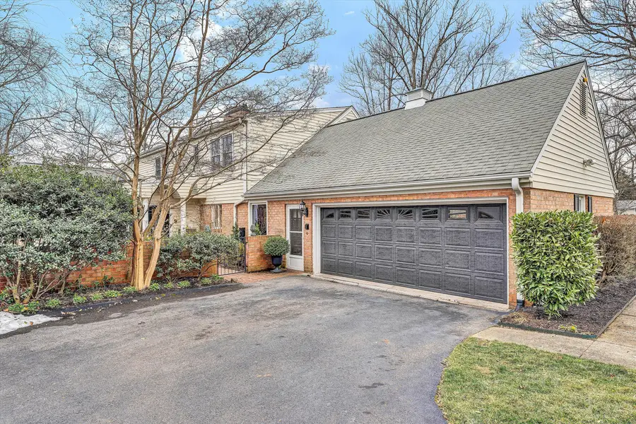 3808 Park Ln Sw, Roanoke, VA 24015 - #3