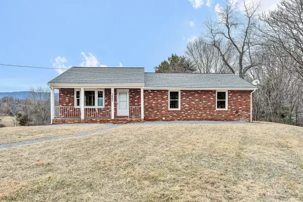 3862 Country Club Rd, Troutville, VA 24175