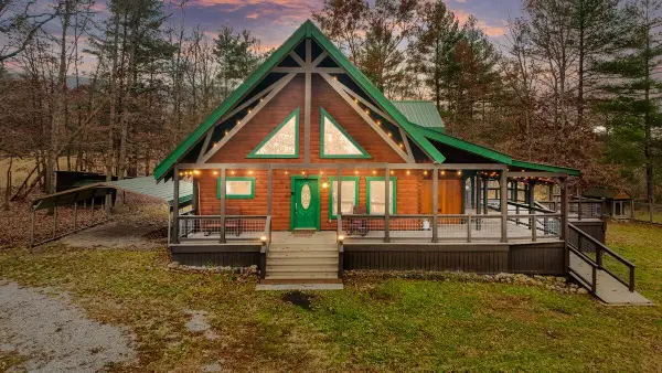 574 Bear Hollow Trl, New Castle, VA 24127