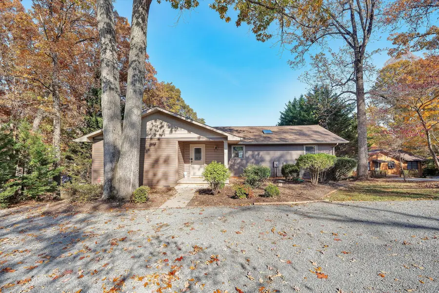 6347 Scruggs Rd, Moneta, VA 24121 - #2