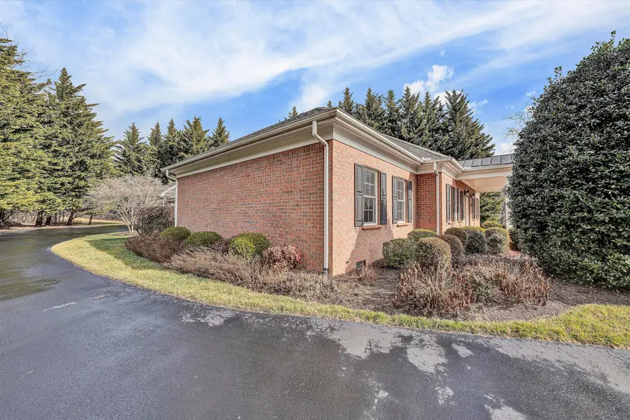 625 Highfield Rd, Salem, VA 24153 - #3