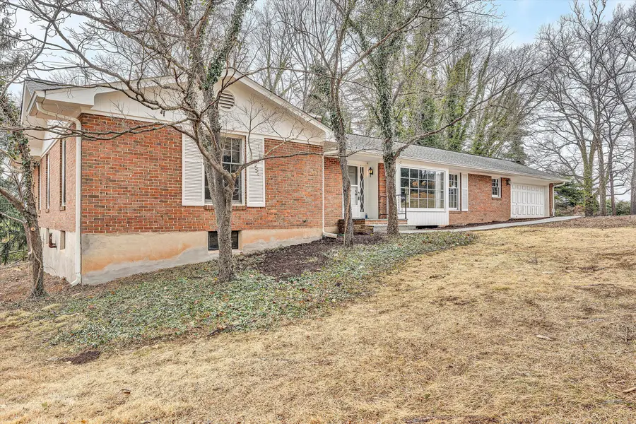 3751 Londonderry Dr Sw, Roanoke, VA 24014 - #3