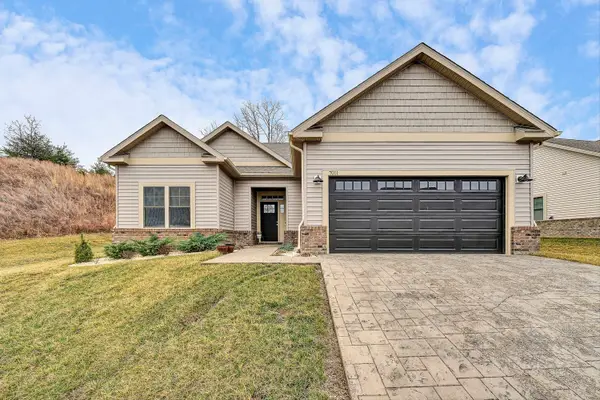 7011 Linn Cove Ct, Roanoke, VA 24018