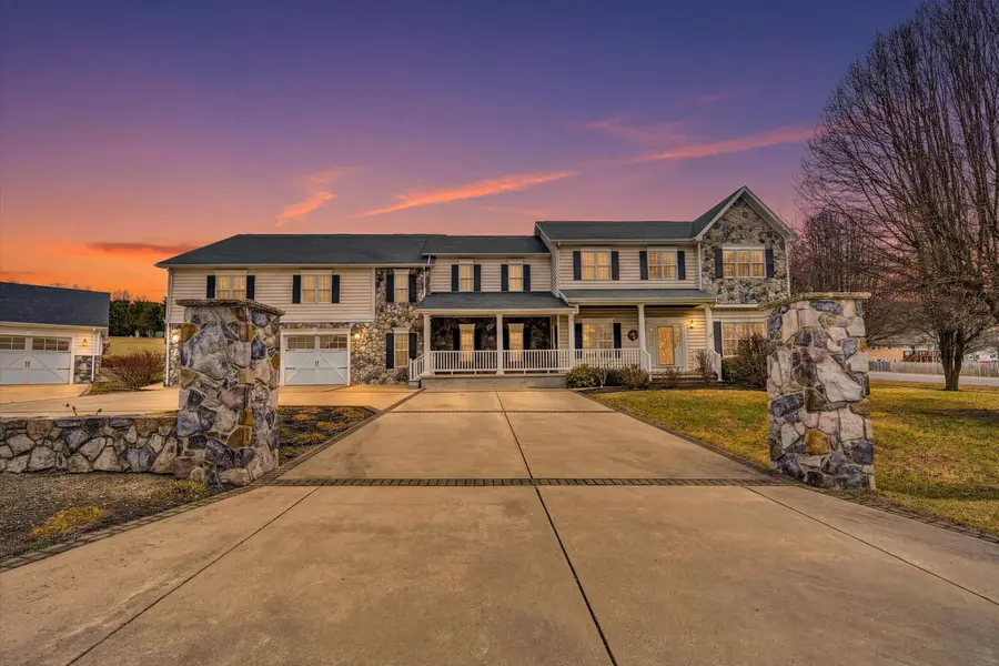 116 Dustys Rd, Covington, VA 24426 - #2