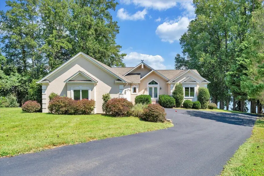 451 Sourwood Dr, Hardy, VA 24101 - #3