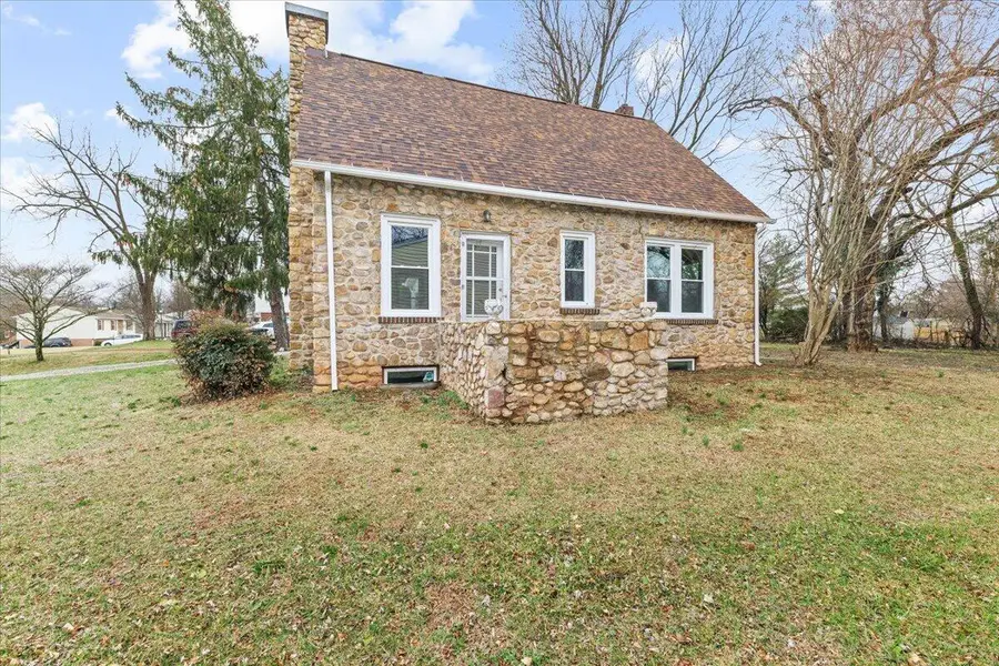 1705 Brad Ct, Salem, VA 24153 - #2