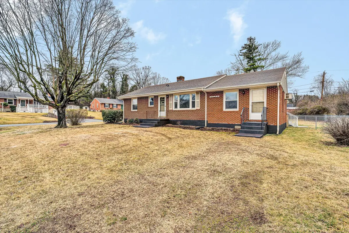 3853 Thompson Ln, Roanoke, VA 24018 - #1