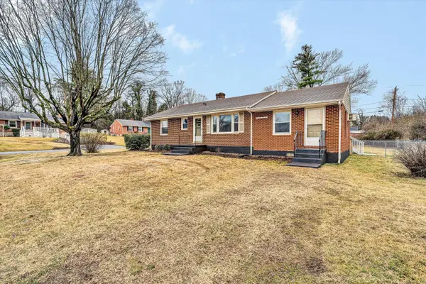 3853 Thompson Ln, Roanoke, VA 24018