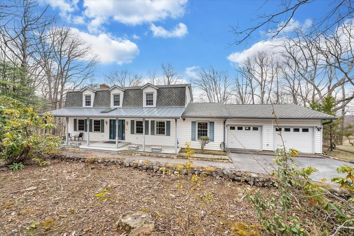 5127 Hunting Hills Dr, Roanoke, VA 24018 - #1