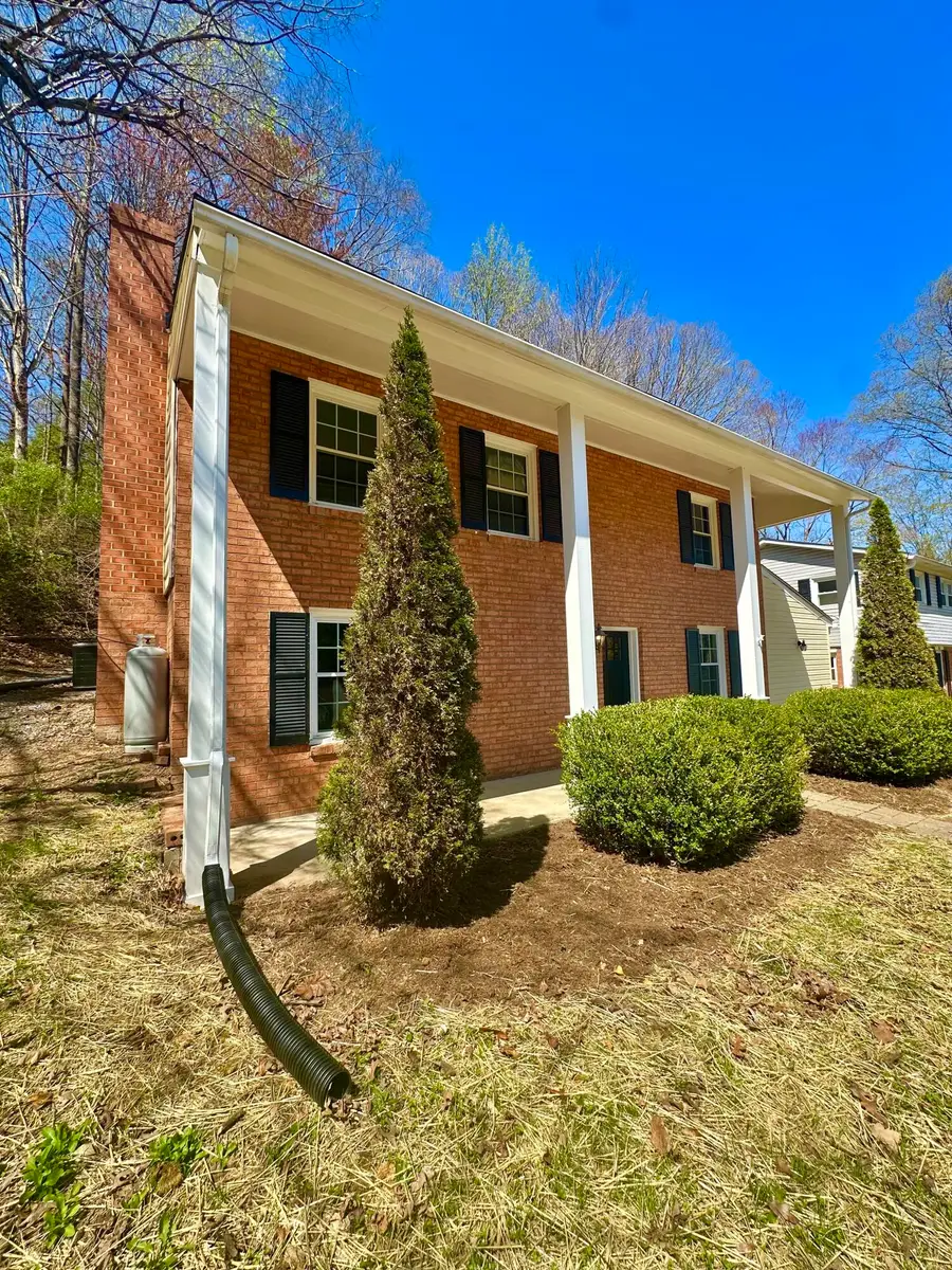 105 Ridgewood Cir, Covington, VA 24426 - #2