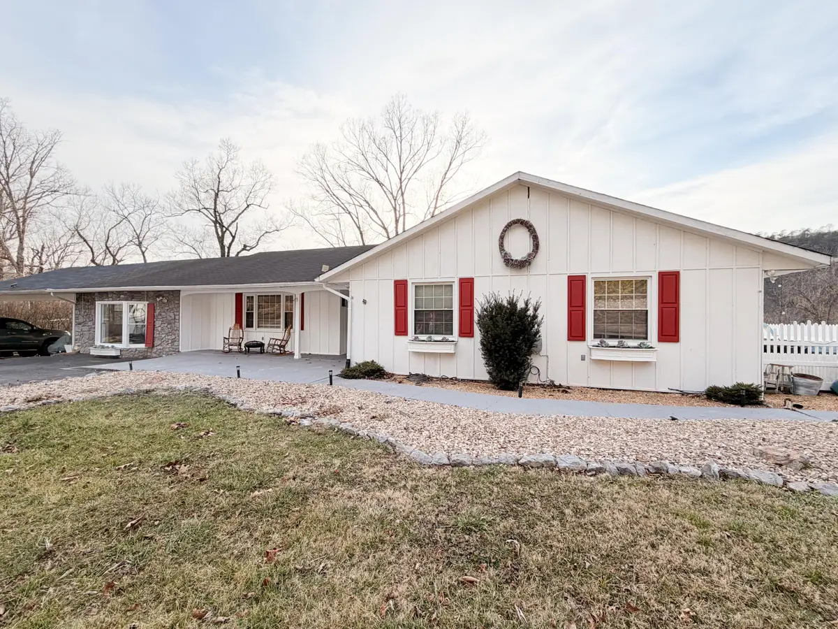 306 Woodbrook Dr, Covington, VA 24426 - #1