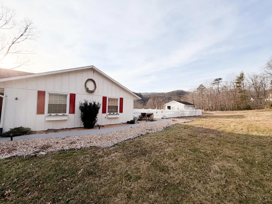 306 Woodbrook Dr, Covington, VA 24426 - #3
