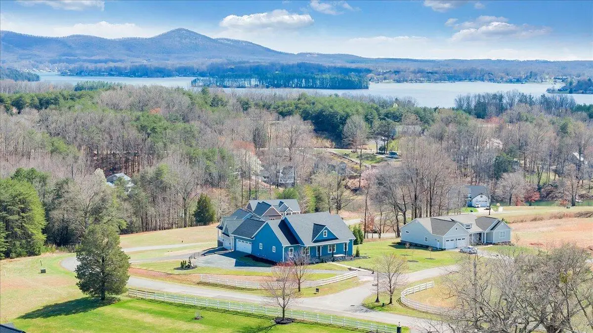 27 Smokehouse Rd, Moneta, VA 24121 - #1