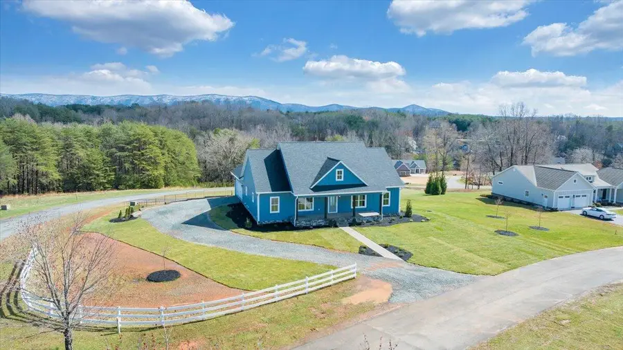 27 Smokehouse Rd, Moneta, VA 24121 - #2