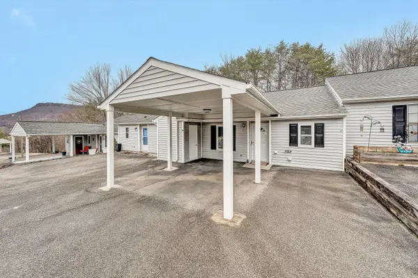 375 Tinkerview Dr, Cloverdale, VA 24077