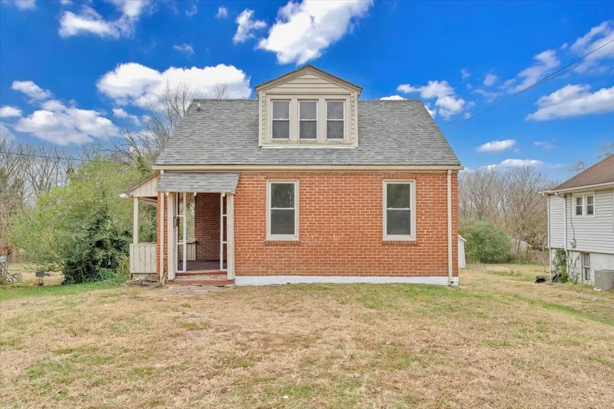 2810 Courtland Rd Nw, Roanoke, VA 24012 - #1