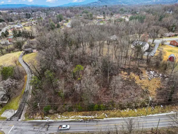 916 Homestead Dr, Salem, VA 24153