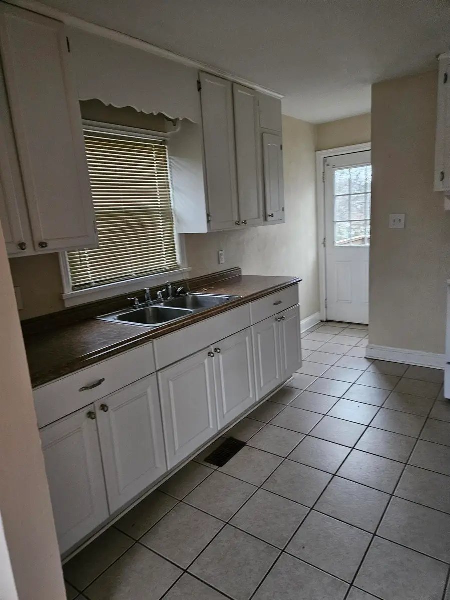 2718 Meadowview Dr Nw, Roanoke, VA 24017 - #3