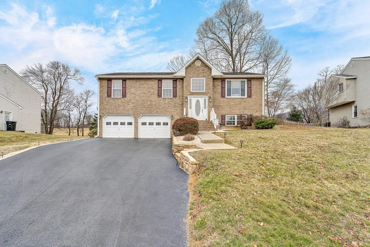 4737 Celtic Cir, Salem, VA 24153 - #1