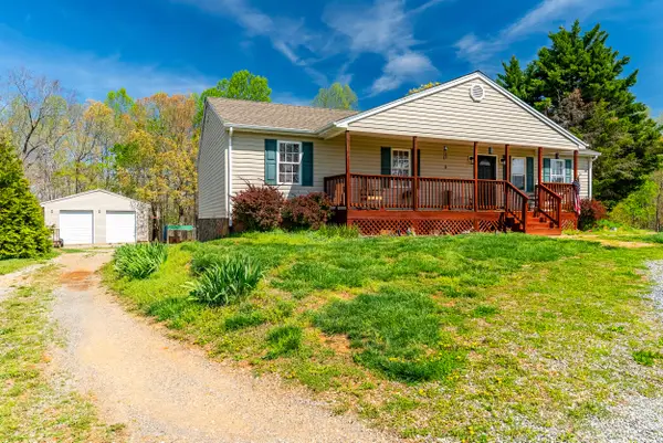 2305 Smith Mountain Lake Pkwy, Huddleston, VA 24104