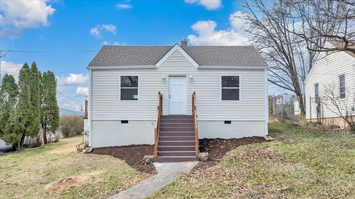 2002 Wayne St Ne, Roanoke, VA 24012 - #1