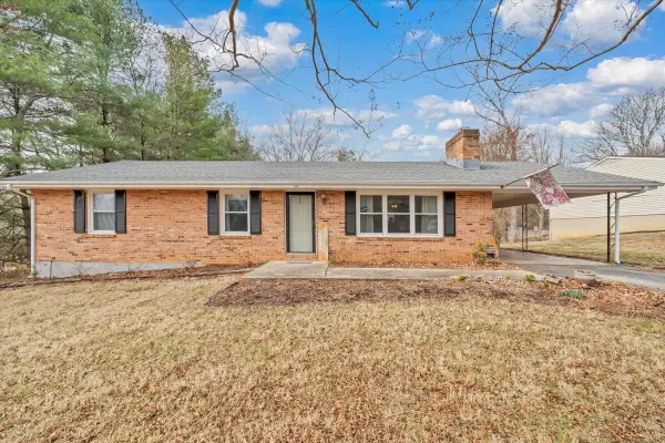 1122 Stratford Dr, Bedford, VA 24523