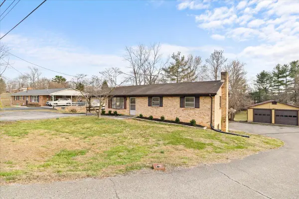 1471 Mud Pike Rd Nw, Christiansburg, VA 24073