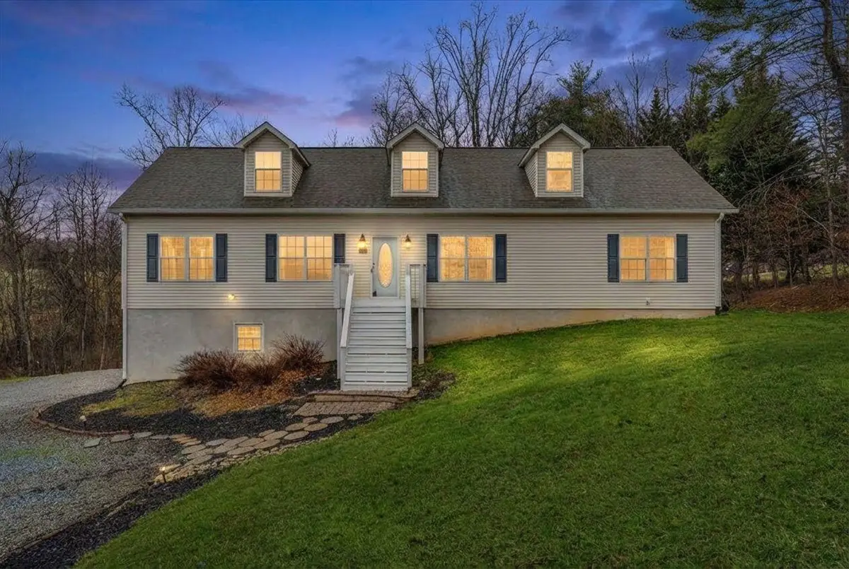 5300 Ponderosa Dr, Roanoke, VA 24019 - #1