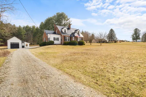 10664 Bent Mountain Rd, Bent Mountain, VA 24059
