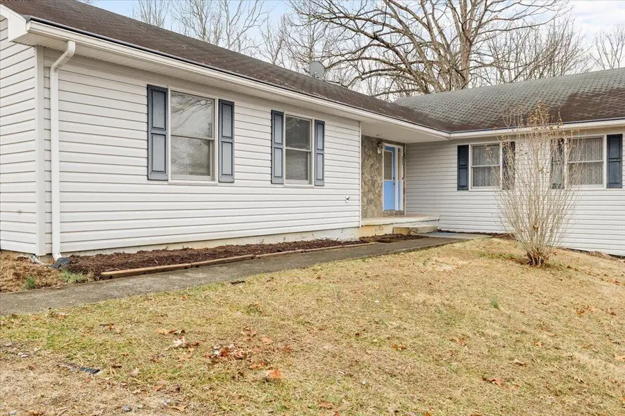 1297 Flowing Spring Rd, Buchanan, VA 24066 - #2