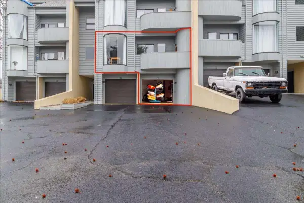 25 Clubhouse Towers Cir #709, Moneta, VA 24121