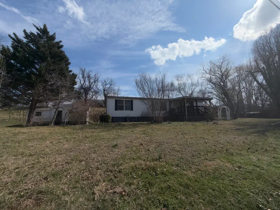 262 Lowe St, Buchanan, VA 24066 - #2