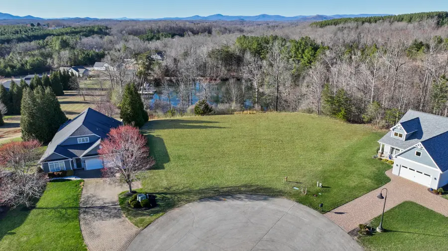 85 Carriage Homes Dr, Moneta, VA 24121 - #2