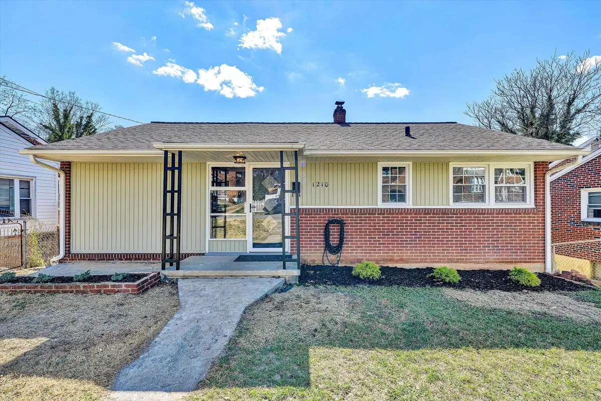 1210 Howbert Ave Sw, Roanoke, VA 24015 - #1