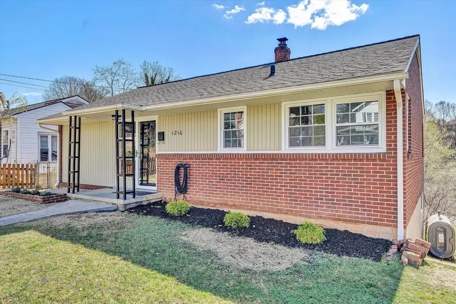 1210 Howbert Ave Sw, Roanoke, VA 24015 - #2