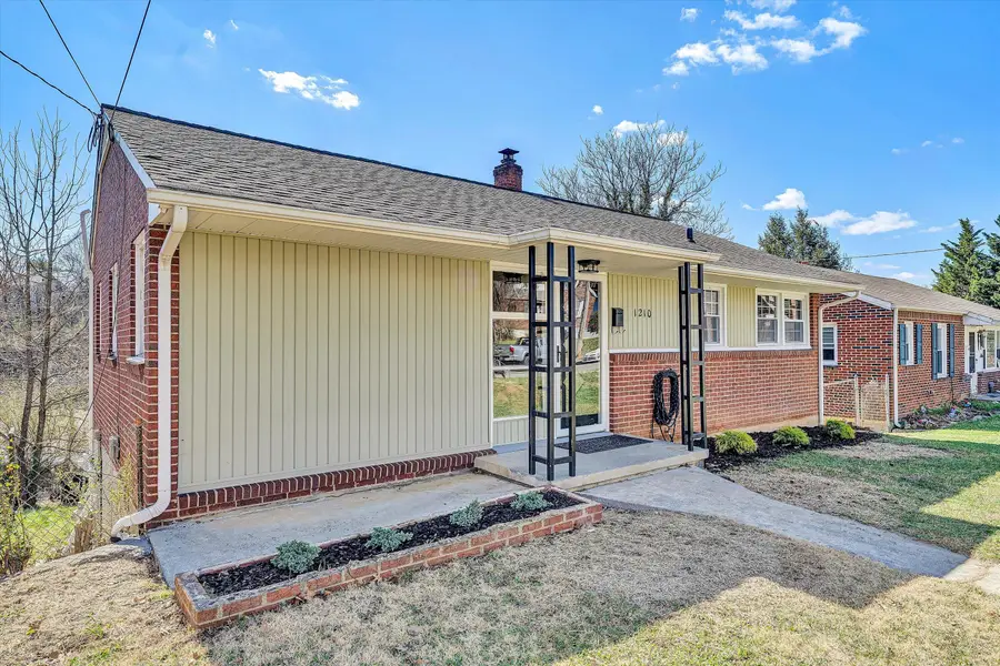 1210 Howbert Ave Sw, Roanoke, VA 24015 - #3