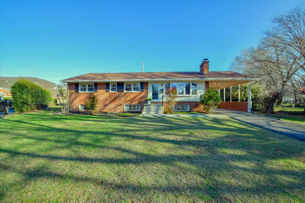 643 Fernwood Dr, Salem, VA 24153 - #1