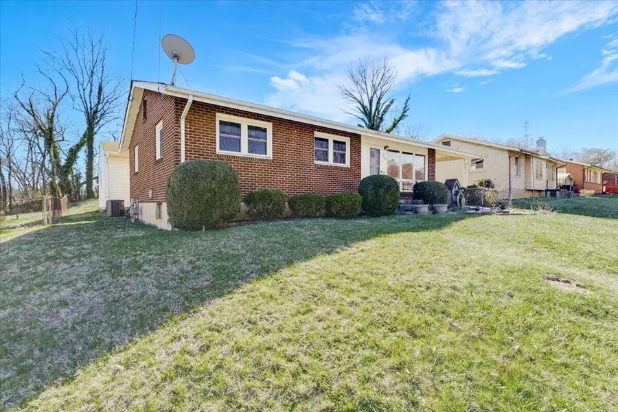 212 Cherryhill Rd Nw, Roanoke, VA 24017 - #2