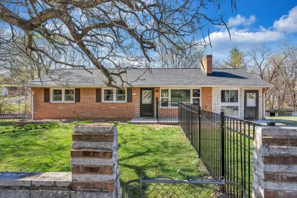 2129 Twelve Oclock Knob Rd, Salem, VA 24153