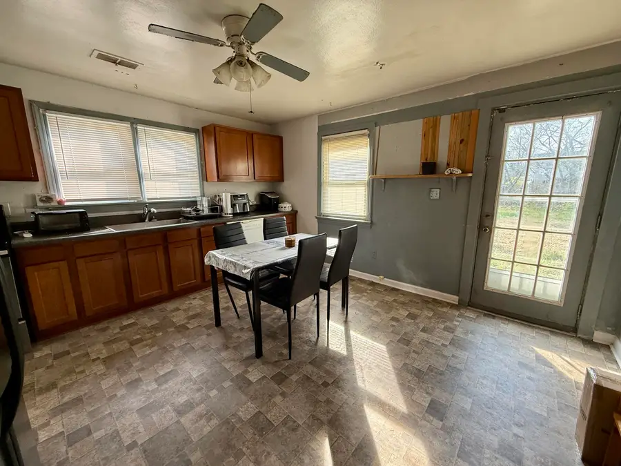 421 7th St, Vinton, VA 24179 - #3