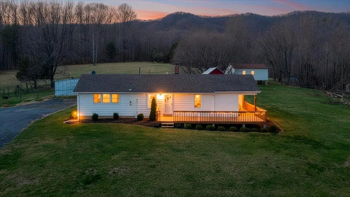 1006 Little Catawba Creek Rd, Troutville, VA 24175 - #1