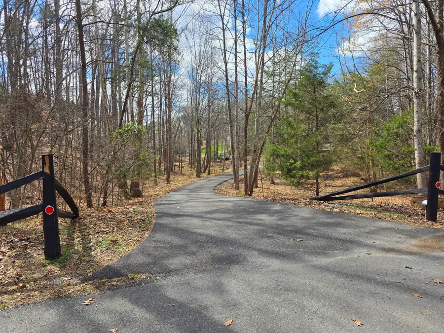 300 Crawford Dr, Moneta, VA 24121 - #2