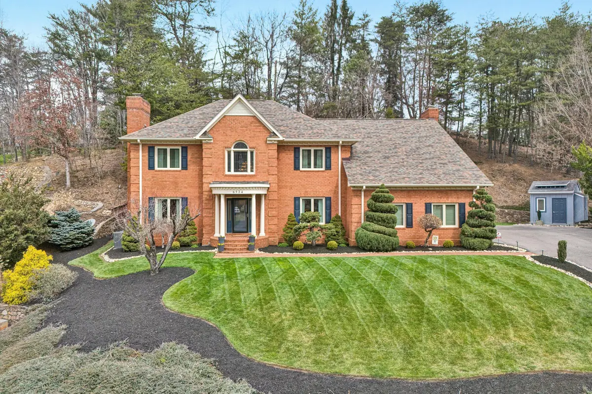 6524 Fairway Estates Dr, Roanoke, VA 24018 - #1