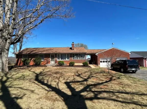 1084 Altice Rd, Moneta, VA 24121