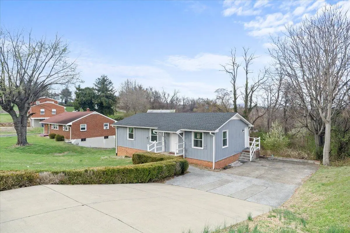 2633 Springhill Dr Nw, Roanoke, VA 24017 - #1